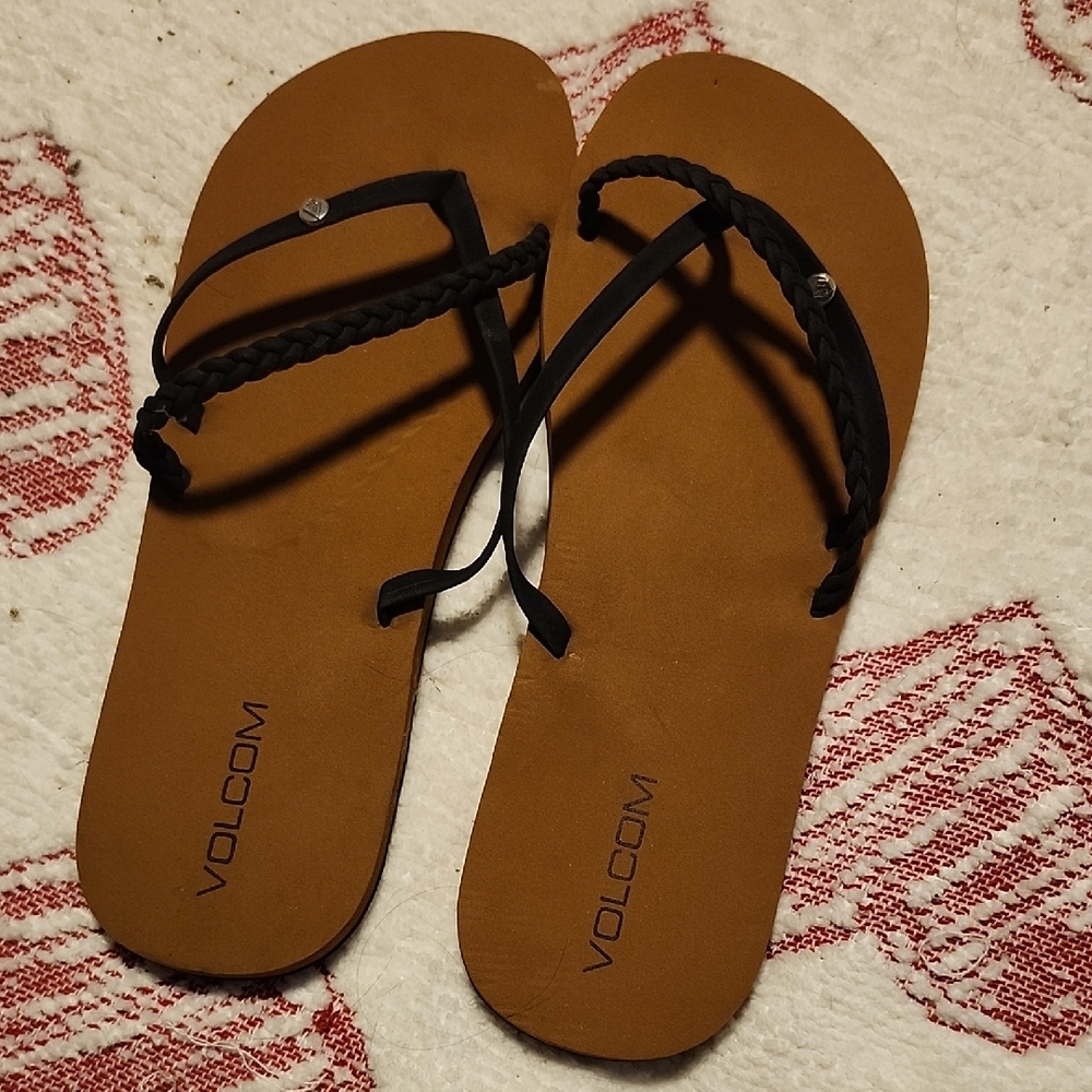 Volcom Women's Tan and Black Sandals